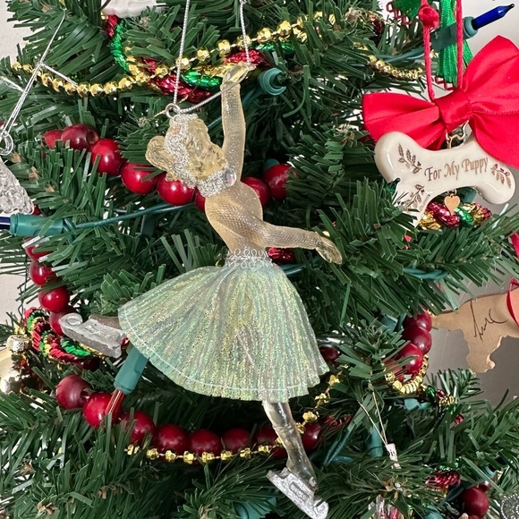 Set of 2 Vintage Ice Skating Girls Christmas Tree Ornaments - Picture 4 of 10